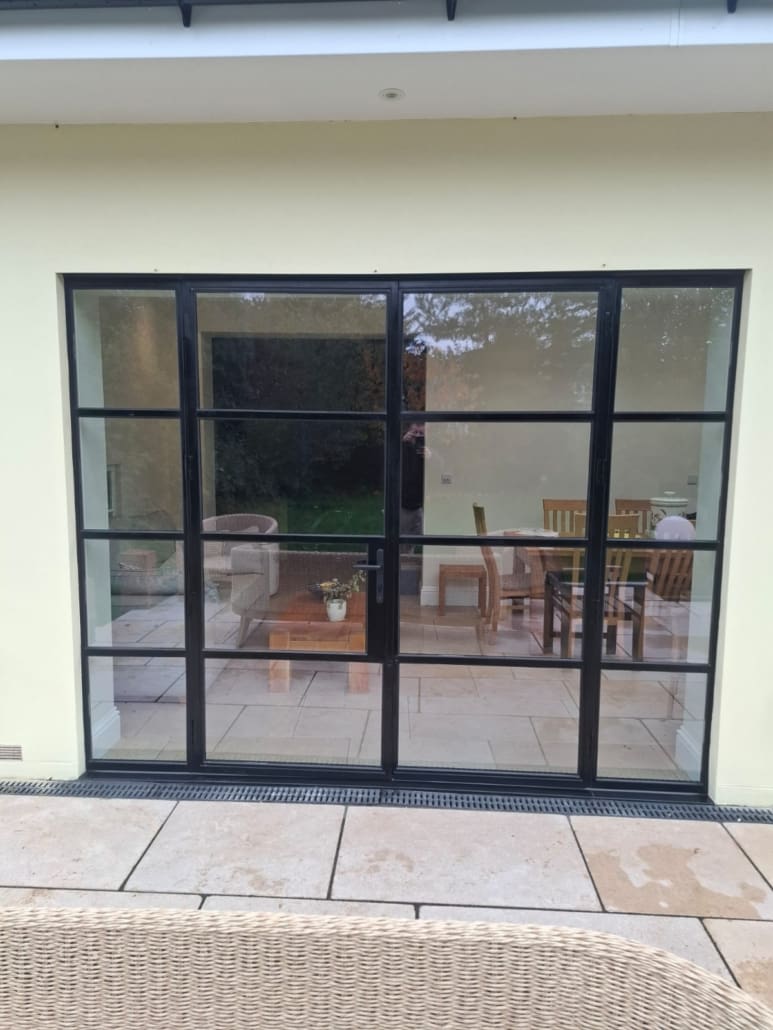 DOOR BLACK